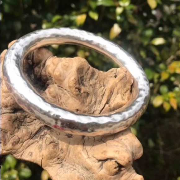 Gorgeous vintage retired silpada hammered bracelet heavy piece - Picture 2 of 8